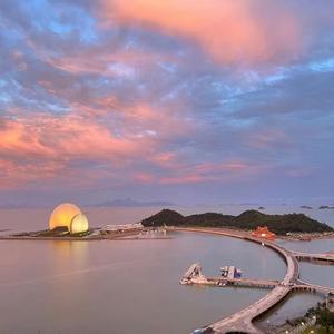 女人脱精光让男人桶
